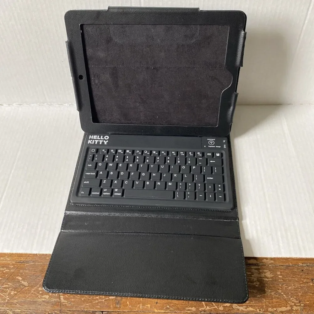 Hello Kitty Black Leather iPad 2/3 case w/ Bluetooth Wireless Keyboard USED